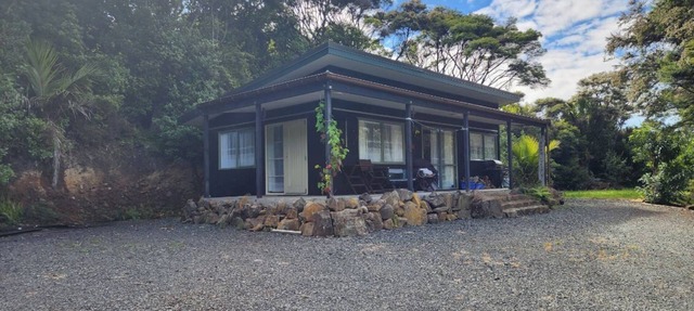 Ruru Retreat - peaceful oasis set off the road, pet friendly!