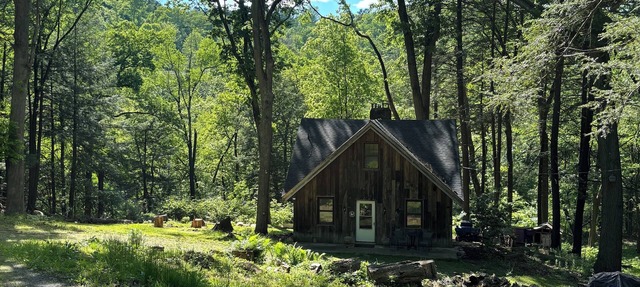Rustic 2BR 1BA Cottage w Porch!
