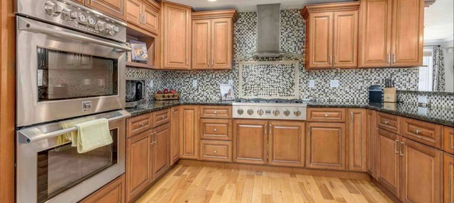 Rustic 6 bedroom 6,500 sf home on 4 acres with hot tub!