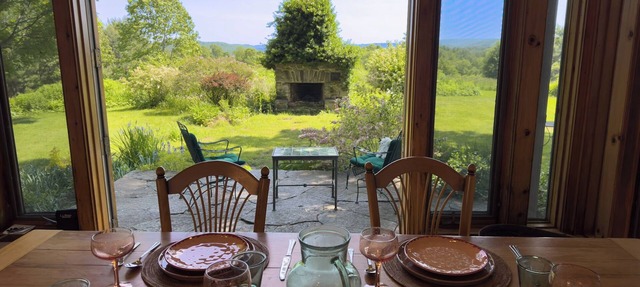 Rustic Beauty: 2-bedroom house in serene Shelburne Falls