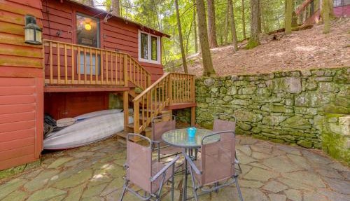 Rustic Berkshires Cottage at Lake Buel w/Kayaks!