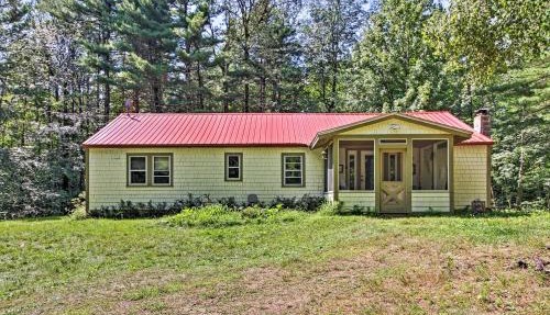 Rustic Bradford Cottage - 14 Miles to Sunapee Mtn!
