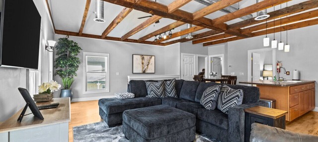 Rustic Charm 2BR Downtown Burl.