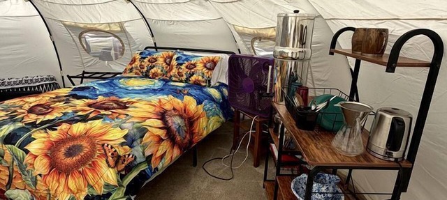 Rustic-Chic Bell Tent with Forest Retreat Amenities Near Wolf Creek, Oregon