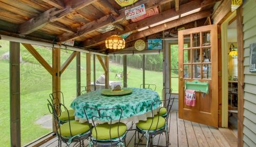Rustic-Chic Cottage w/Yard & Grill - Near Hiking!