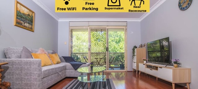 Rustic Hardwood 2 Bedroom Apartment in Randwick
