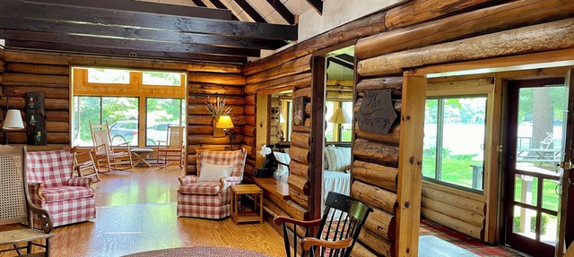 Rustic Lakefront Cabin in Heart of Massachusetts near Antiquing and Breweries