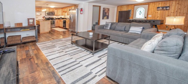 Rustic Luxury with hot tub and spa room! Large 4 bedroom 2 bath, Sleeps 12!