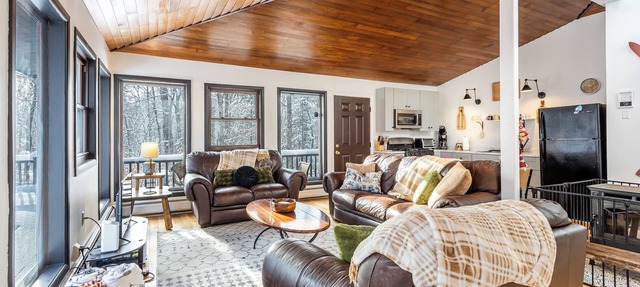 Rustic Mountain Retreat Just Minutes to Pico & Killington for a Perfect Getaway