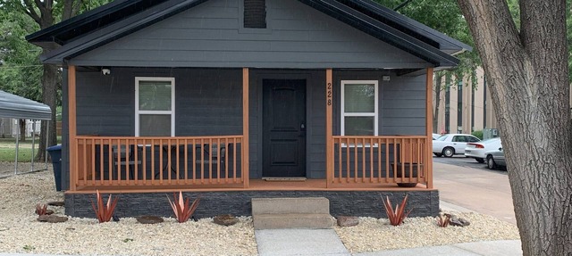 Rustic Roost - Cozy Cottage near downtown El Dorado, KS