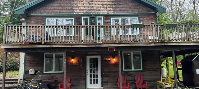 Rustic ski chalet in the heart of North Conway off West Side Road