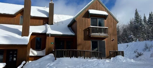 Saddleback- Rock Pond Condo 38- Great Ski in/out location- short walk to lodge