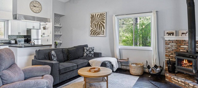 Saltbox-Style Condo, Steps from Simon Pearce