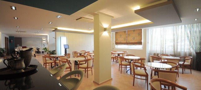 Saronis Hotel