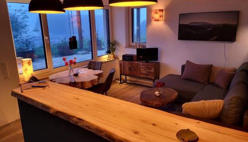 Sauna, Terrasse, Fernblick & Design - modern-gemütliche FeWo am Aremberg