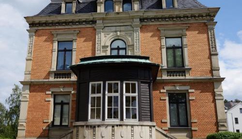 Schuster Villa