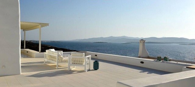 Sea front villa, private pool, walking distance to the beach, brand new