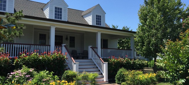 Sea Sounds! Beach Block! Newly renovated kitchen, bathrooms, furniture!