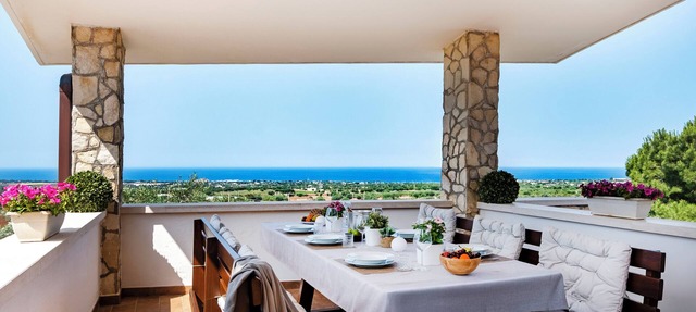 Sea view villa, 3 km from sea and town, private pool, playground