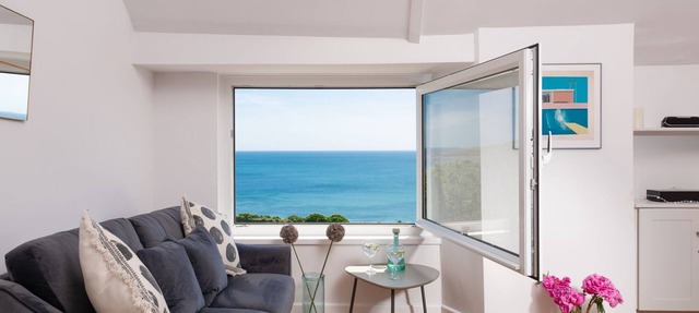 Sea Views - Free Wi-Fi - Coastal Path Nearby