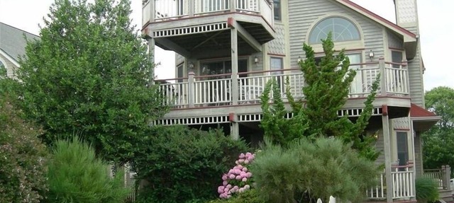 'Seabreeze on Sunset '. Peaceful Retreat. Top Level Ocean View. Two En-Suites.
