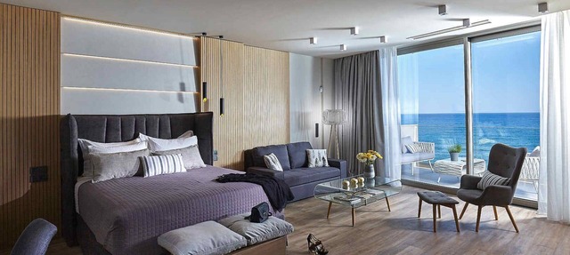 Seafront Apt Studio with Seaview, infinity pool, beachfront