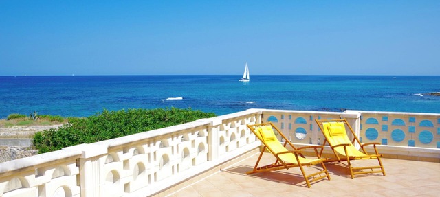 Seafront Home with Large Panoramic Sea-View Terrace – Marina di Ostuni