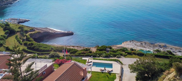 Seafront luxurious 3-bedroom villa with private swimming pool.