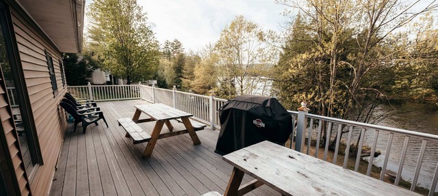Seamless Beach Access- Capitvating Lake Views