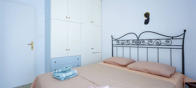 Seaside Hideaway – 1BR Apartment near Rodies Beach