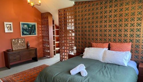 Seaside Hideaway -close to beach with garden oasis