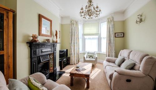 Seaside Townhouse with Parking near Viking Bay