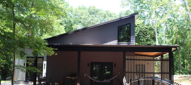 Secluded 2 acre Modern Home in the Woods 10 minutes to UGA and Downtown Athens