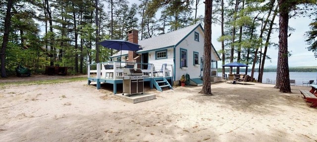 Secluded bayfront cottage with private beach, grill, & bay views