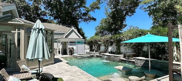 Secluded bayside retreat w/pool