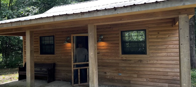 Secluded cabin with loft near a creek. Perfect get a way for relaxation.