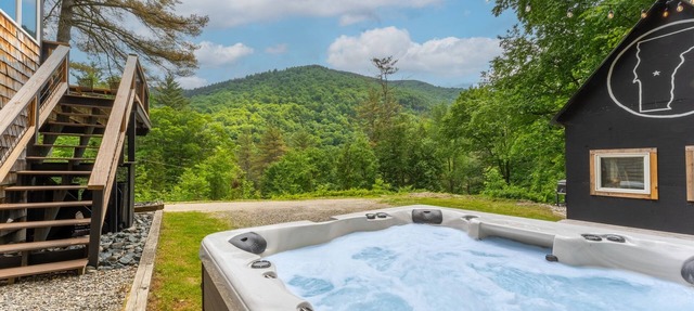 Secluded/Hot Tub/views! Minutes to Everything!