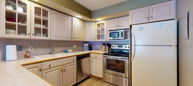 Secluded home with gas fireplace, patio, pool, athletic courts, & laundry room
