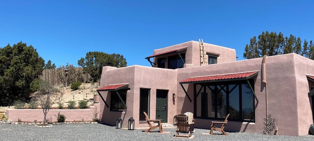 Secluded, modern adobe home just 4.9 miles from the historic Santa Fe Plaza.
