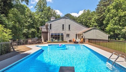 Secluded Oasis in Asheville! Game Room, Movie Theater, and Hot Tub * 20 min to Biltmore!