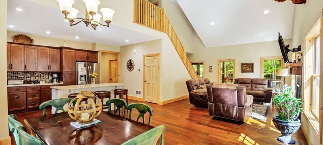 Secluded retreat. Great for families. Walk to Trout lake. High Speed Internet.