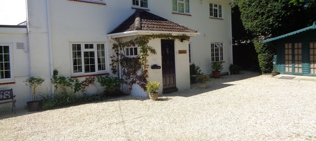 Secluded, spacious detached house in the New Forest , sleeps 10