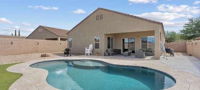 Secluded vibes, fireside stargazing, sparkling pool, and modern comfort.