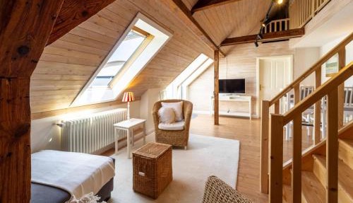 Seeblick-Dachgeschoss in historischer Villa zentral 4 PAX