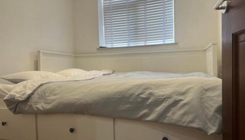 Self contain studio with room, double bed, kitchen