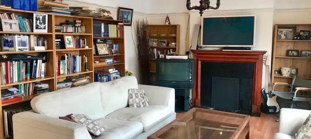 Self contained 3 bed flat with your own front door, three double rooms, Sleeps six,fifteen pounds per night each