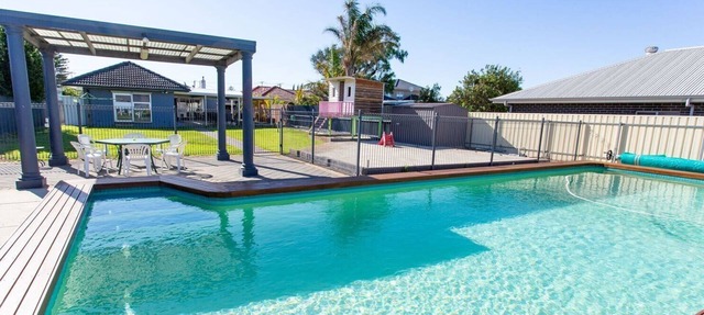 Semaphore Beach and Pool House