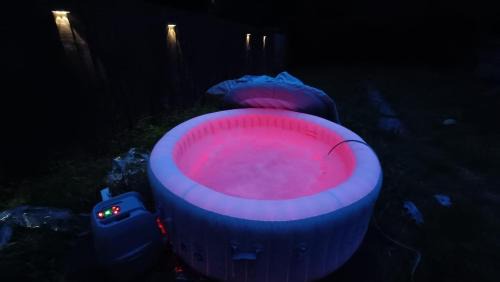 Semi Detached with Hot Tub - Pool Table - Large Garden