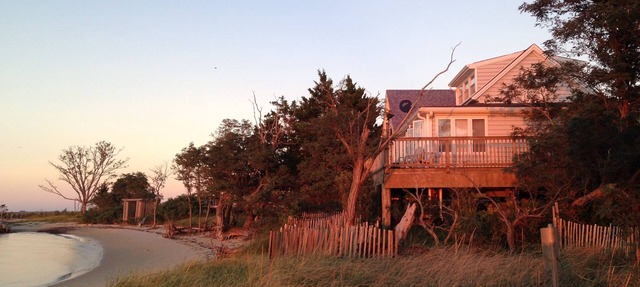 Serene Bayfront Cottage on Private Beach - Waterfront Beach House