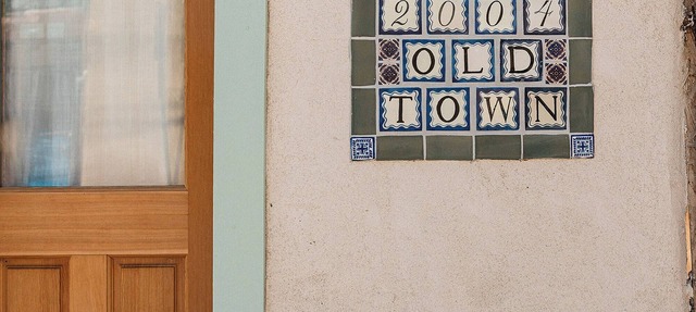 Serene, earthen home - just one minute from the heart of Old Town Albuquerque!
